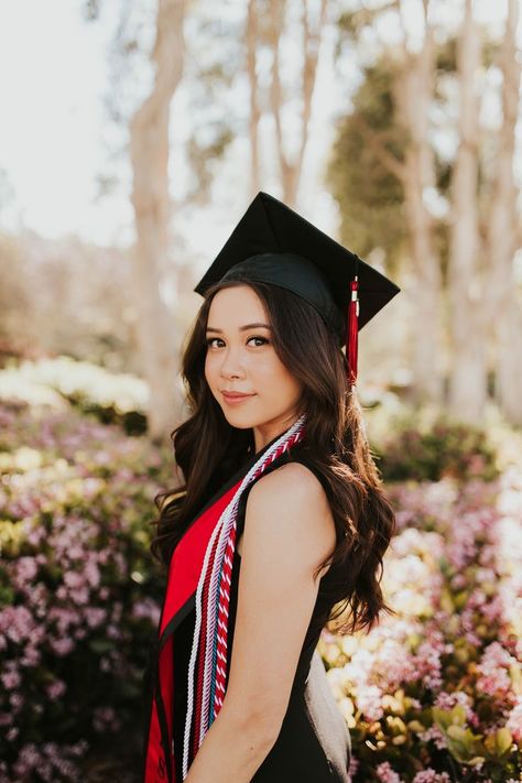 Portrait Graduation Photography, Pinterest Graduation Photos, Inside Graduation Pictures, Graduation Pictures With Cap And Gown, Grad Photos Women, Graduation University Photography, Graduation Pictures Engineering, Graduation Photo Pose Ideas, Close Up Graduation Pictures