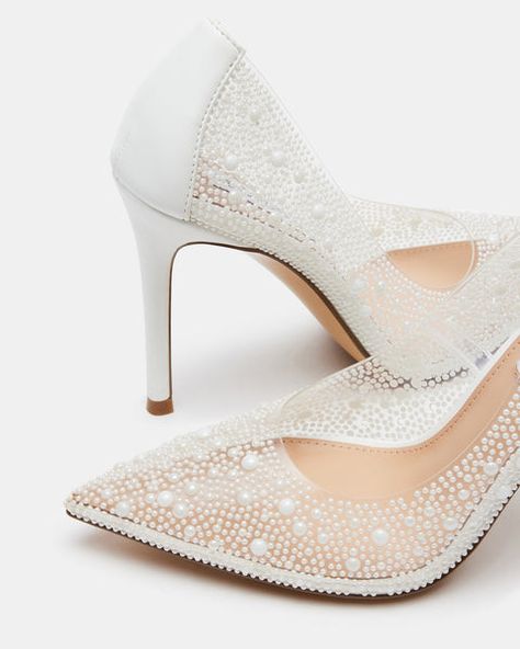 Wedding Heels Brides, White Heels Wedding, Dream Wedding Shoes, Winter Wedding Shoes, Bride Heels, Wedding Shoes High Heels, Elegant Wedding Shoes, Pointy Heels, Wedding Shoes Lace