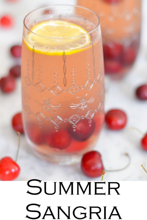 Easy Summer Alcoholic Drinks, Chardonnay Sangria, Cherry Sangria, Summer Sangria Recipes, White Wine Sangria Recipe, White Wine Sangria, Wine Taster, Sangria Wine, Summer Drinks Alcohol