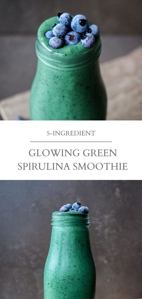 A beautiful glowing green spirulina smoothie. This drink gets its glowing blue-green color from a simple combination of kale, blueberries and spirulina. All you need is 5 ingredients and 5 minutes! | Nourished by Caroline #spirulina #spirulinarecipes #smoothies #smoothierecipes #vegan #vegansmoothie #healthyrecipes #healthybreakfast #healthysnacks #breakfastrecipes Green Spirulina Smoothie, Spirulina Recipes, Healthy Refreshing Drinks, Spirulina Smoothie, Smoothie Fruit, Protein Smoothies, Superfood Smoothie, Vegan Smoothies, Protein Smoothie