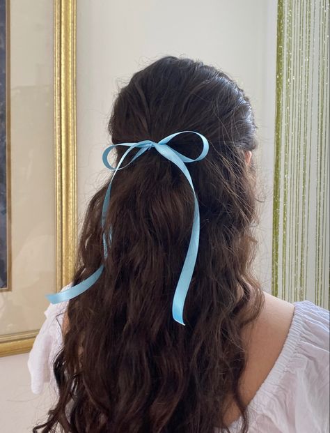 hairstyles with ribbon Half Down Curly Hairstyles, Hair Ribbons Hairstyles, Half Up Half Down Curly, Down Curly Hairstyles, Cute Curly Hairstyles, Bow Hairstyle, Trendy Hairstyle, Ribbon Hairstyle, Hair Ribbons