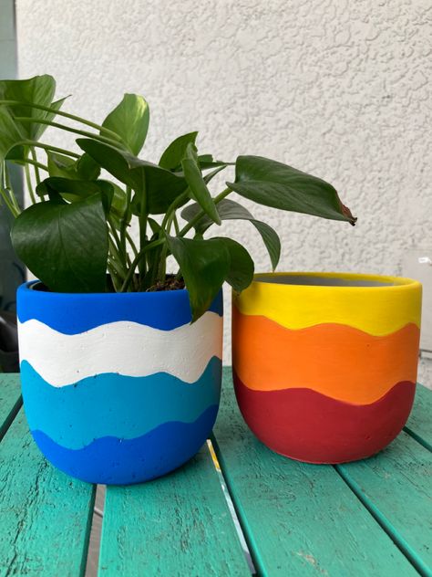 Patterned Concrete, Concrete Vase, Plant Pot Design, Diy Pottery Painting, Flower Pot Art, Plant Pot Diy, Painted Pots Diy, Flower Pot Design, Painted Plant Pots