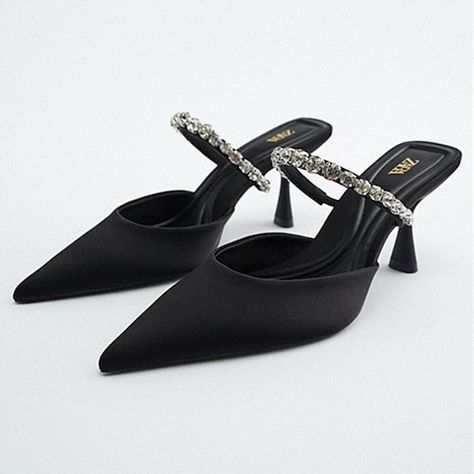 Modern Haken, Slipper Shoes Women, Rhinestone Fashion, High Heel Slippers, Black Stilettos, Liberia, Heel Slippers, Wedding Sandals, Pointed Toe Heels