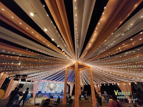 Sangeet Tent Decor, Jaago Night Decor, Sangeet Lawn Decor, Wedding Garba Decorations, Marriage Tent Decoration, Garba Pandal Decoration, Indian Wedding Tent Decorations, Navratri Stage Decoration Ideas, Wedding Garba Night Decor