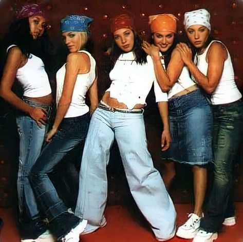 2000s Fashion Dance, 90s Outfits With Bandanas, 2000’s Hip Hop, 90s Fashion Bandana, Mtv Outfits 90s, 80s 90s 2000s Fashion, Y2k Hiphop Aesthetic, Y2k Throwback Outfits, 2000s Bandana Hair