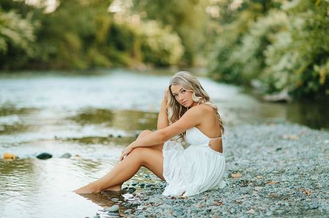 Senior Pictures Water, Outside Senior Pictures, Spring Senior Pictures, Senior Year Pictures, Cute Senior Pictures, Snohomish Washington, Senior Photoshoot Poses, Summer Senior Pictures, Lake Photoshoot