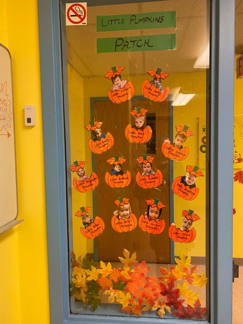 Halloween Decor Preschool Classroom, Autumn Class Door Decorations, Fall Door Decor For Classroom, Daycare Fall Pictures, Fall Themed Doors For Preschool, Window Decoration Ideas For School Fall, Halloween Toddler Classroom Door Ideas, Halloween Door Decorations Classroom Pumpkin, Fall Door Decor Preschool