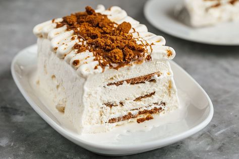 Biscoff and vanilla ice-cream meet in a layered match made in heaven - Biscoff Viennetta. Prepare it ahead of time, then you just need to decorate and serve. Viennetta Ice Cream, Biscoff Ice Cream, Layered Ice Cream Cake, Cream Desserts Recipes, Christmas Ice Cream Cake, Christmas Ice Cream, Salted Caramel Ice Cream, Pudding Ice Cream, Ice Cream Cake Recipe