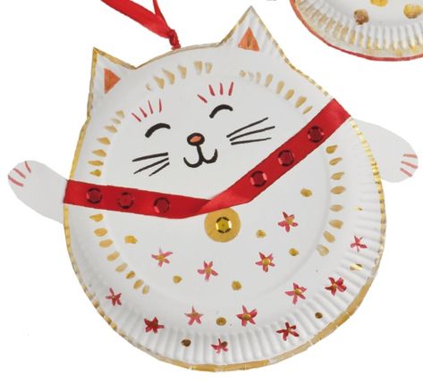 Help celebrate Chinese New Year by making this Lucky Waving Cat – a traditional symbol in Chinese culture. Fun and easy to make from a paper plate! Full step-by-step instructions for this and dozens of other craft projects to help keep your kids engaged, entertained and educated! See the latest Winter issue of Creative Steps … Chines New Year Crafts For Kids 2022, Lunar New Year Projects For Kids, Japan Diy Craft, Easy Chinese New Year Crafts, Cny Art Craft For Kids, Chinese New Year Activity For Kids, Chinese New Year Crafts For Kids Easy, Chinese New Year Art Projects For Kids, Lunar New Year Art Projects