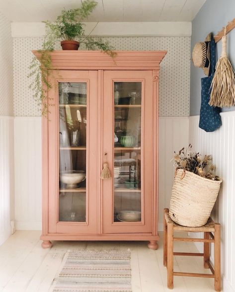 Pink Interior Door, Diy Curved Cabinet, Colourful Cottage Interior, Pink Cupboards Bedroom, Colorful Glass Cabinet, Pink Drinks Cabinet, Pink China Cabinet, Modern Pink Cabinet, Swedish Style Interior