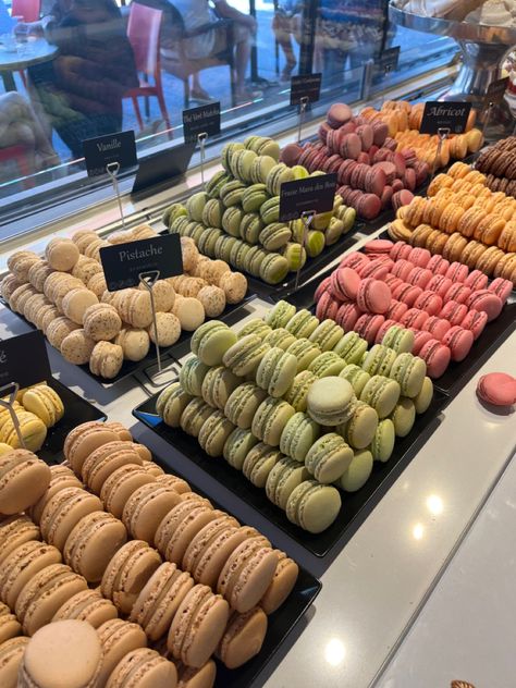 Laduree Macarons, France Food, Laduree Paris, France Aesthetic, Paris Dream, Paris Food, Paris Summer, Parisian Life, Paris Aesthetic