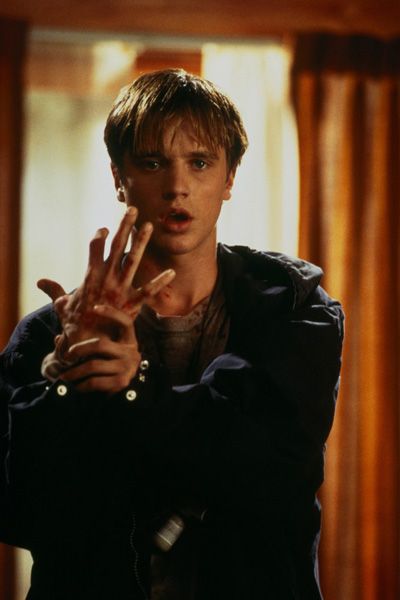 Anton Tobias from Idle Hands Devon Sawa Casper, Devon Sawa 90s, Devin Sawa, Fine Characters, Boy Actors, 90s Heartthrobs, Devon Sawa, Idle Hands, Thriller Movies