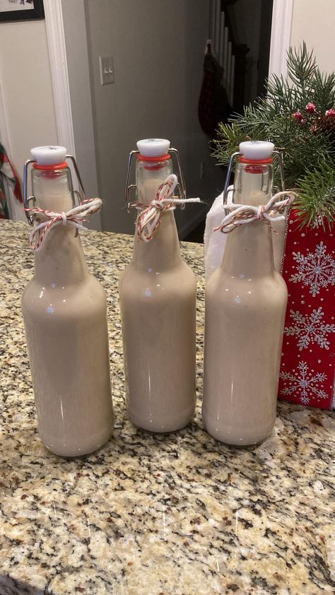 Homemade Baileys: A Heavenly Christmas Gift Recipe to Delight Your Loved Ones Homemade Baileys Irish Cream, Homemade Baileys, Festive Holiday Cocktails, Baileys Recipes, Homemade Liquor, Baileys Irish, Baileys Irish Cream, Thoughtful Christmas Gifts, Irish Cream