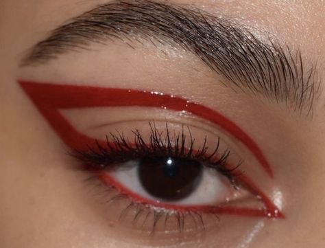 Red Eyeliner Makeup, Red Eyeliner, Eyeliner Color, Graphic Makeup, Swag Makeup, Red Makeup, Eye Makeup Designs, Dope Makeup, Makijaż Smokey Eye