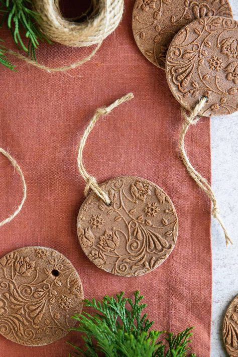 How to make homemade cinnamon ornaments Cinnamon Salt Dough Handprint Ornaments, Christmas Ornaments Made From Flour, Stenciled Wood Ornaments, Make Own Ornaments, Cinnamon Stars Ornaments, Brown Christmas Ornaments Diy, Natural Christmas Tree Ornaments Diy, Homemade Cinnamon Ornaments Recipe, Homemade Ornament Gifts