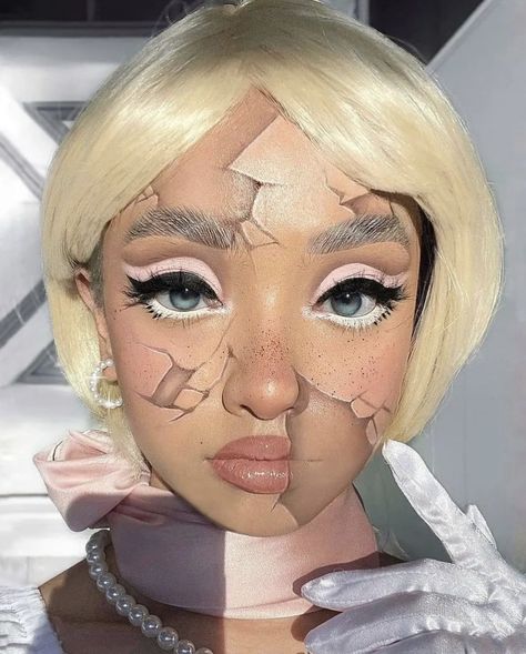 Cracked Porcelain Doll, Puppet Makeup, Creepy Doll Makeup, Cracked Doll Makeup, Cracked Porcelain, Broken Doll Makeup, Doll Makeup Halloween, Doll Face Makeup, Teknik Makeup