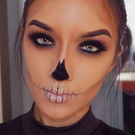 Image result for easy skeleton makeup Nem Halloween Makeup, Makijaż Sugar Skull, Easy Skeleton Makeup, Halloween Skeleton Makeup, Pelottava Halloween, Maquillage Halloween Simple, Makeup Clown, Makeup Zombie, Halloweenský Makeup