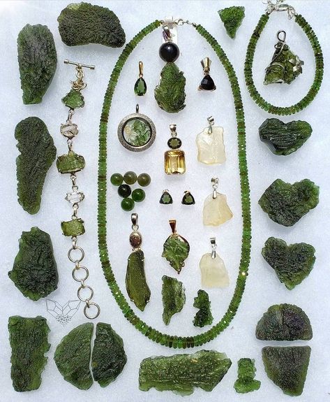 Gems Crystals, Yoga Decor, Moldavite Jewelry, Wiccan Spell Book, Wiccan Spells, Crystal Healing Stones, Crystal Meanings, Artistic Jewelry, Outer Space