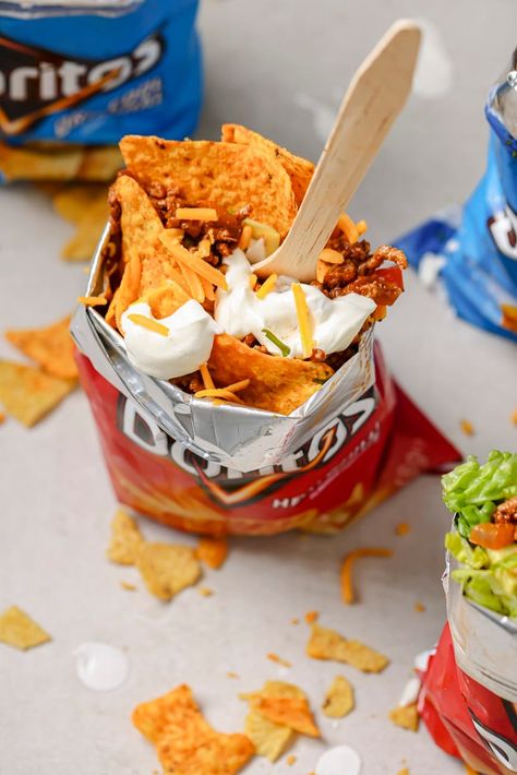 Handheld and tasty, this Doritos Walking Taco recipe is your new favorite portable snack! This is an easy way to turn a bag of chips into a mini taco bowl that you can take on the go. Mexican Snack Foods, Walking Tacos Recipe, Doritos Taco, Mini Taco, Walking Taco, Easy Taco Recipes, Taco Bowl, Walking Tacos, Nacho Chips