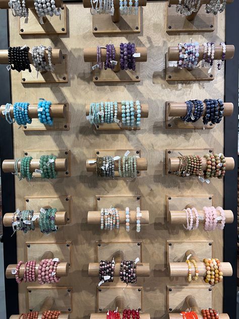 Slat Wall Jewelry Display, Retail Bracelet Display Ideas, Bracelet Display Ideas Boutique, Vertical Jewelry Display, Accessories Wall Display Retail, Vendor Booth Display Ideas Bracelets, Boutique Jewelry Display Retail, Bracelet Bar Display, Ways To Display Bracelets