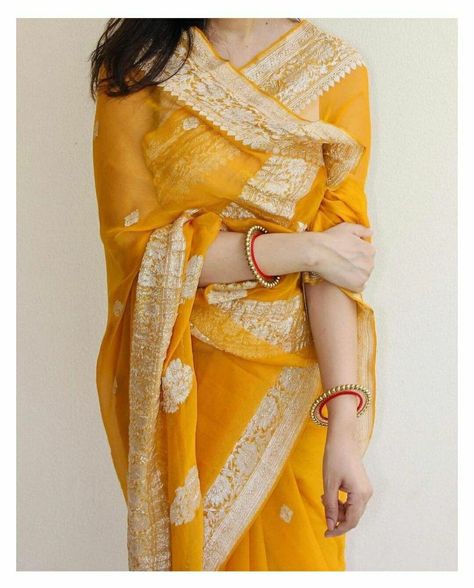 Weaving Fabric, Pure Chiffon Sarees, Saree Georgette, Banarsi Saree, Floral Saree, Saree Designer, Indian Fashion Saree, Yellow Saree, Trendy Dress Outfits