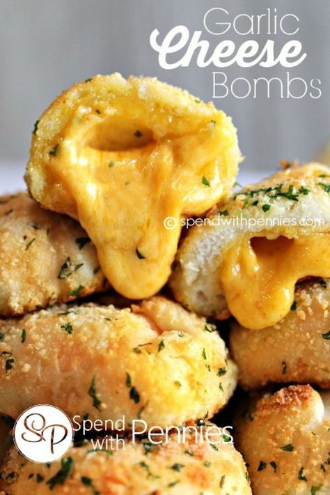 Garlic Cheese Bombs | 25 Incredibly Cheesy Recipes You Need In Your Life Garlic Cheddar Biscuits, Garlic Cheddar, Bombe Recipe, Cheese Biscuits, Garlic Cheese, Tailgating Recipes, Gooey Cheese, Cheesy Recipes, Snacks Für Party