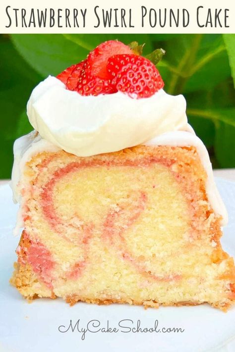 Pound Cake Flavor Ideas, Strawberry Shortcake Pound Cake Recipe, Strawberry Jam Pound Cake, Easy Strawberry Pound Cake, Pound Cake Recipes From Scratch, Easy Strawberry Pound Cake Recipes, Strawberry Cake Desserts, Strawberry Lemon Pound Cake Recipes, Strawberry Shortcake Pound Cake