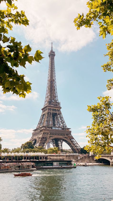 Ifel Tower Wallpapers Hd, Efil Tower Wallpaper, Winter Eiffel Tower, Ifal Tower Wallpaper, Paris Wallpaper Iphone Aesthetic, Eiffel Tower Wallpaper Aesthetic, Effiel Tower Wallpaper Iphone, Effile Tower Wallpaper, Eiffel Tower Aesthetic Wallpaper