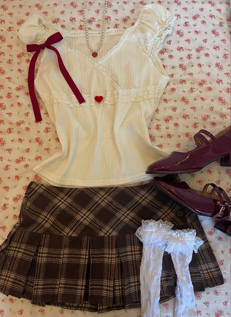 Valentine’s Day School Outfit, Hachi Inspired Outfits, Summer Outfits Coquette, Outfit Ideas Cottagecore, Y2k Lana Del Rey, Outfit Inspo Coquette, Braids Y2k, Coquette Outfit Ideas, Americana Outfits