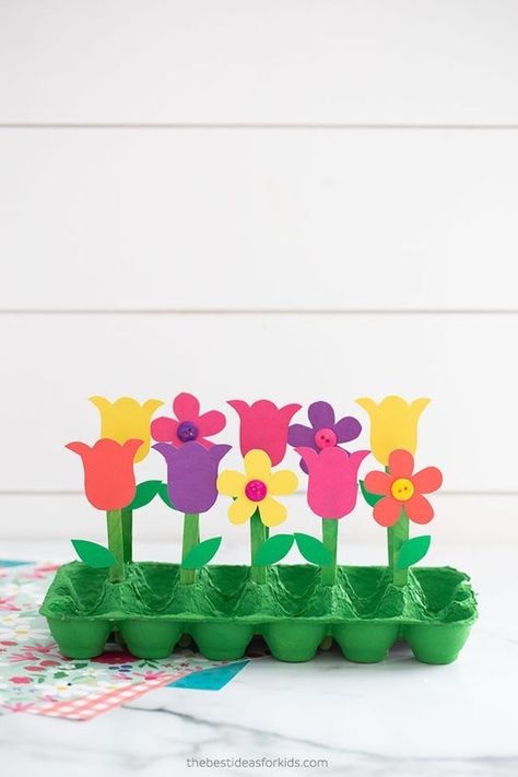 Egg Carton Garden, Egg Box Craft, Garden Crafts For Kids, Recycled Crafts Kids, Rustic Backyard, Egg Carton Crafts, Easter Crafts Diy, Garden Art Crafts, Egg Carton