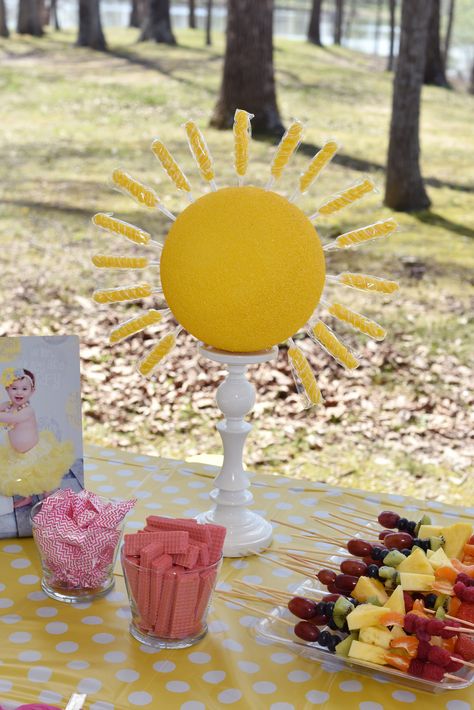 You Are My Sunshine Shower Ideas, Sun Themed Birthday Party Centerpieces, Sunshine Gender Reveal, Sun Themed Centerpiece, Two Fun In The Sun Birthday, Sun Themed Table Decor, You Are My Sunshine Table Decorations, Sun Baby Shower Centerpieces, Sun Birthday Party Food