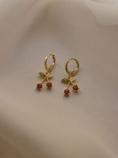 2 Piercing Earrings, Aesthetic Earrings Vintage, Aesthetic Gold Earrings, Cute Earrings Aesthetic, Cute Earrings Gold, Gold Earrings Aesthetic, Gabi The Label, Vintage Gold Earrings, Horoscope Necklace