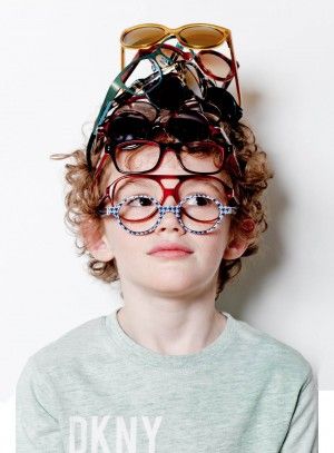 lunettes Boy With Glasses, Childrens Glasses, Milk Magazine, Kids Mood, Stylish Celebrities, Kids Glasses, Wearing Glasses, Children's Fashion, Stylish Kids