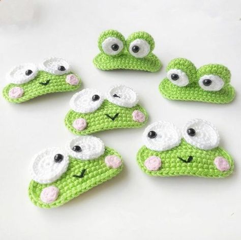 15 Most Amazing Crochet Hair Clip Crochet Keychains, Crochet Hair Clips, Hair Clips Diy, Crochet Frog, Crochet Keychain Pattern, Crochet Hair Accessories, Mini Crochet, Crochet Business, Crochet Design Pattern