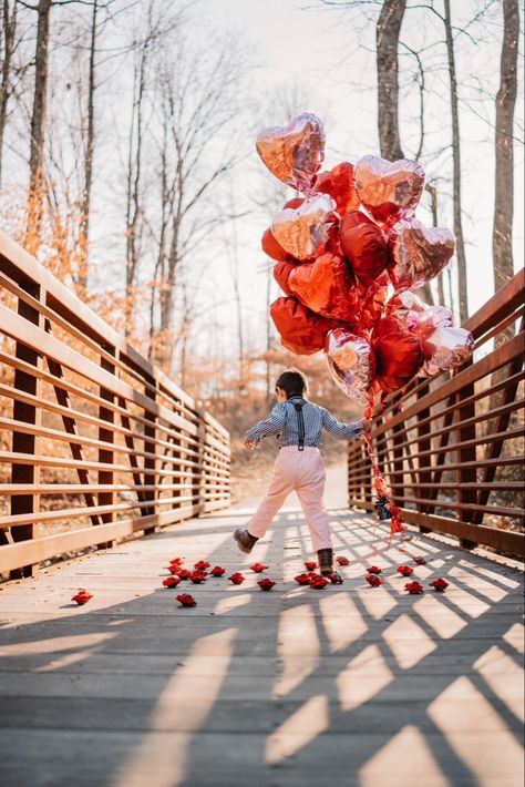 Valentines Shoot For Kids, Valentine Minis Outdoor, Photography Valentines Day Photo Ideas, Outdoors Valentines Photoshoot, Valentine’s Day Photoshoot Kids Outdoors, Valentine Pictures For Kids, Valentine Photo Shoot Outdoor, Valentine Birthday Photo Shoot, Valentines Mini Session Ideas Outdoor