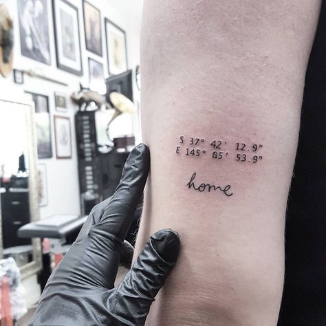 House Coordinates Tattoo, Coordinates Tattoo With Wave, Cordnites Tattoo, Home Coordinates Tattoo, Longitude And Latitude Tattoo Couple, Coordinate Tattoo Ideas For Women, Coordinates Tattoo Font, Tattoos Coordinates, Gps Coordinates Tattoo