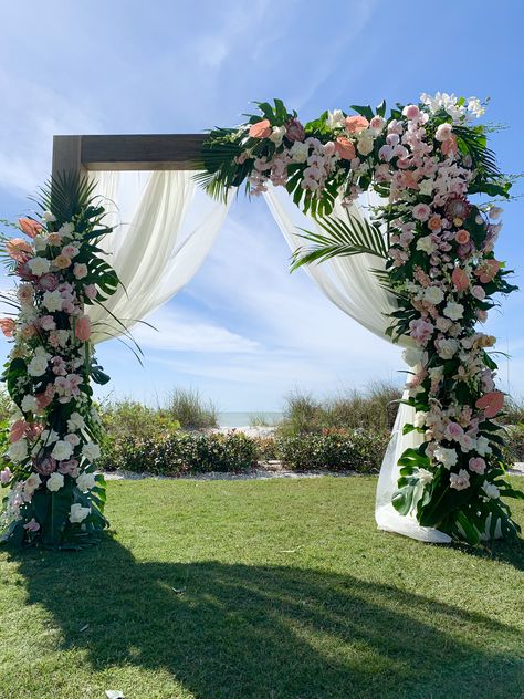 Wedding Entrance Arch Design, Entry Gate Decoration Wedding Outdoor, Lawn Decorations Wedding, Wedding Gate Design, Floral Arch Entrance, Entry Gate For Wedding, Entryway Decor Wedding, Flower Gate Decoration Wedding, Wedding Gate Decor