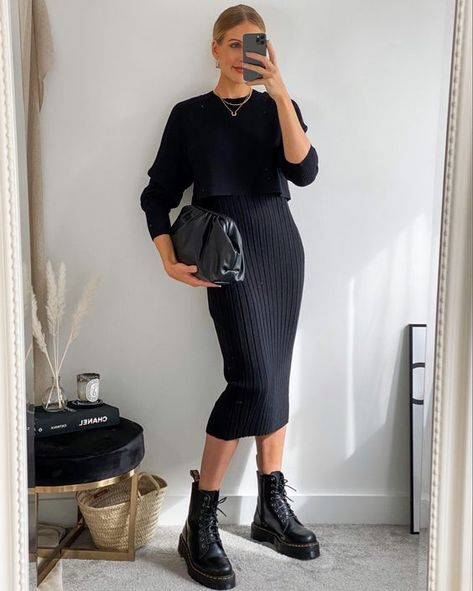 Black Boot Outfits, Style inspirations #blackbootsoutfit #bootsforwomen Dr Martens Boots Outfit, Combat Boot Outfit, Dr Martens Outfit, Black Boots Outfit, Mode Zara, Looks Black, All Black Outfit, Mode Inspo, Work Attire