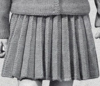 Girl's Knife Pleated Skirt knit pattern from Speedknits for Children, originally published by Patons & Baldwins, Book 71. Knitting Skirt, Girls Skirt Patterns, Pleated Skirt Pattern, Knit Skirt Pattern, Knife Pleated Skirt, Childrens Clothing Patterns, Crochet Skirt Pattern, Pleats Pattern, Pattern Outfits