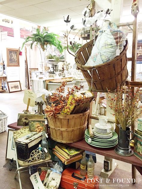 Antique Kitchen Ideas, Mall Display, Vintage Booth Display, Flea Market Booth, Antique Booth Displays, Antique Mall Booth, Vintage Booth, Merchandise Ideas, Antique Booth Ideas