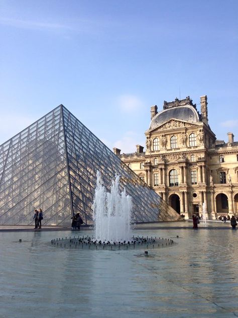 Paris Aesthetic Louvre, Louvre Architecture, Louvre Aesthetic, Paris Story, France Louvre, Europe By Train, Paris Francia, Paris Louvre, Le Louvre