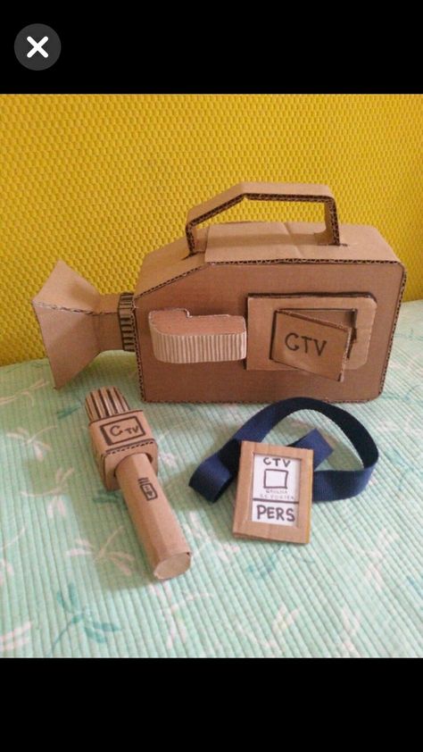 Fun Things To Do With Cardboard, Things To Make From Cardboard, What To Make Out Of Cardboard, Craft From Cardboard, Things To Make Out Of Cardboard, Cardboard Props, Cardboard Play, Cardboard Crafts Kids, Carton Diy