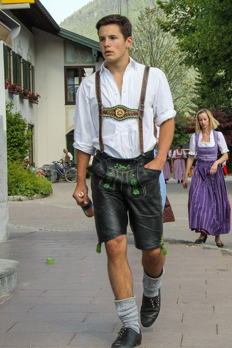 https://flic.kr/p/yAu7zt | IMG_0916 German Street Fashion, Outfit Mann, Mens Lederhosen, German Traditional Dress, Bavarian Outfit, Lederhosen Outfit, Oktoberfest Outfits, German Men, German Outfit