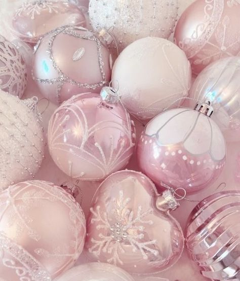 Soft Pink Christmas Aesthetic, Pink Decorations, Gingerbread House Candy, Pink Christmas Ornaments, Christmas Dreaming, Pink Xmas, Pink Ornament, Pink Christmas Decorations, Wallpaper Photos