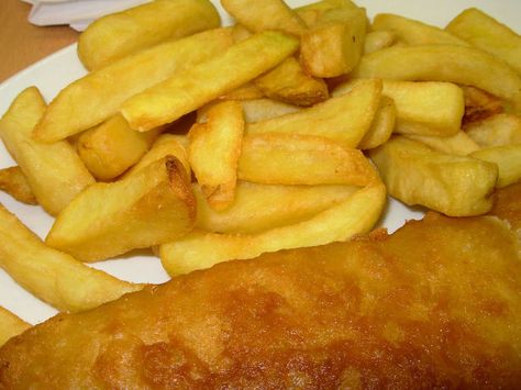 The first chips were pieces of bread, which were replaced with potatoes during wheat shortages. The first chippies, a colloquial slang term for a Fish and Chip shop, were Leess in Mosley, Lancashire, and Malins in Londons East End - opened for trade in the 1860s. During the Second World War, the minister of food wouldnt ration fish and chips because they provided good, cheap nourishment! It is traditional to serve chips piping hot with salt and malt vinegar! English Fish And Chips, Beer Batter Recipe, English Beer, English Recipes, French Tart, Winchester Cathedral, Welsh Recipes, Fish And Chip Shop, Batter Recipe