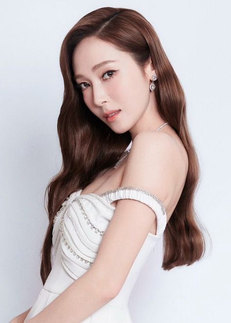 kpop moments that could kill a sapphic on X: "What is THE Jessica Jung pic?" / X Yakuza Game, Jessica Snsd, Kpop Moments, Golden Sky, Snsd Jessica, Taeyeon Jessica, Art Outfit, Personal Color, Jessica Jung