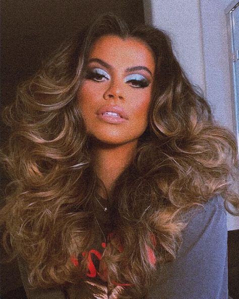 Drew Afualo on Instagram: “I’m sorry I can’t be ur man, I’m sorry she a fuckin FAN 🤫 LMFAOOOOOO @adamlesimmons on this hair & beat u already know #70svibestagram” Drew Afualo, Disco Hair And Makeup, 70s Disco Hair, 70s Disco Makeup, 70s Hair And Makeup, Disco Makeup, 70s Fashion Disco, Disco Hair, Disco Aesthetic