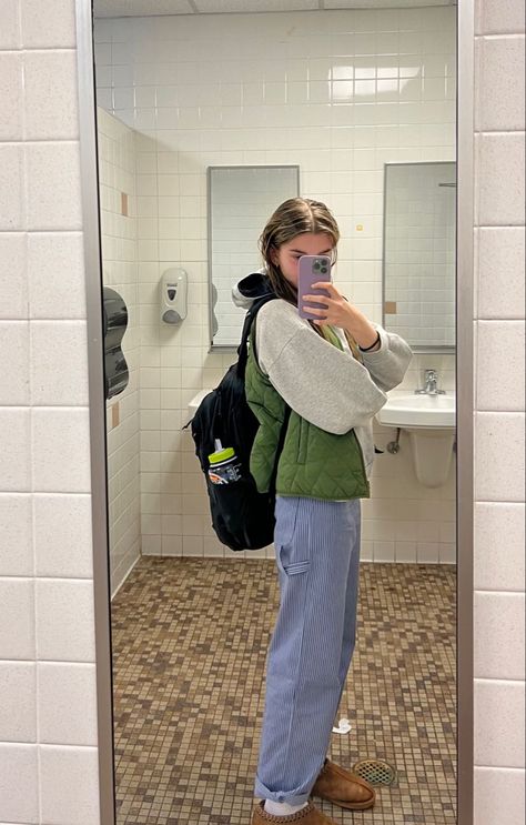 Basic Outfits College, Geanola Girl Outfit, Outfits For Plays, Granola Fall Outfits Casual, Fall Surfer Outfits, Back To School Granola Outfits, Gronola Girl Aesthetic Outfits, Granola Rainy Day Outfit, Gronola Girl Outfits Winter