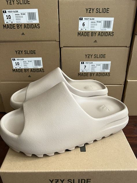 Yeezy Slides Men, Yeezy Slides Pure, Yeezy Slippers, Diy Footwear, Cute Lululemon Outfits, Shopping Vibes, Adidas Yeezy Slides, 2023 List, Cargo Pants Outfit Men