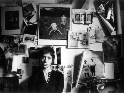 ‘That is what I love: the differentness, the uniqueness of all things. I see the divineness in ordinary things.’ Apartment New York, Saul Leiter, Diane Arbus, New York School, Street Photographers, The Dark Side, Colour Photograph, The New Yorker, Famous Artists